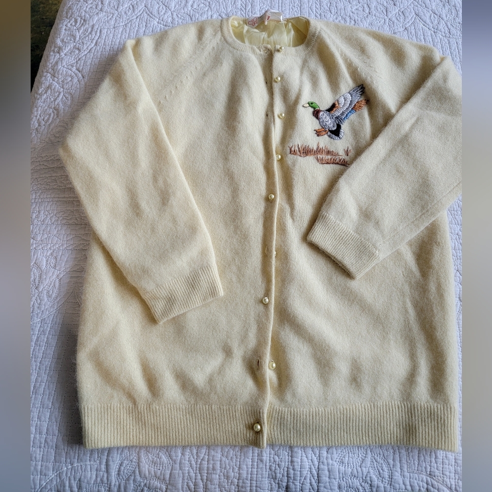 Vintage Yellow/Cream Sweater Set with Embroidered Ducks Size 40 - Picture 6 of 9